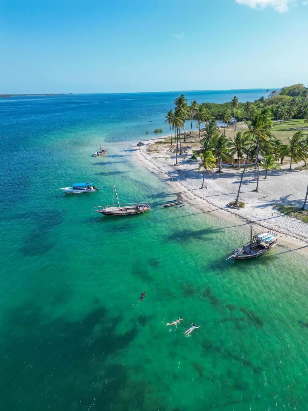 Mafia Island Bungalows Utende Экстерьер фото